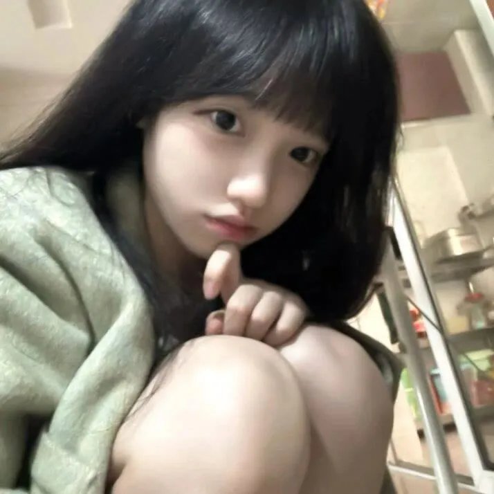 屋中美人 海报